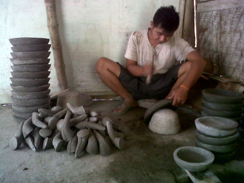 Perajin cobek, Dari Bahan Batu Alam ke Bahan Sintetis