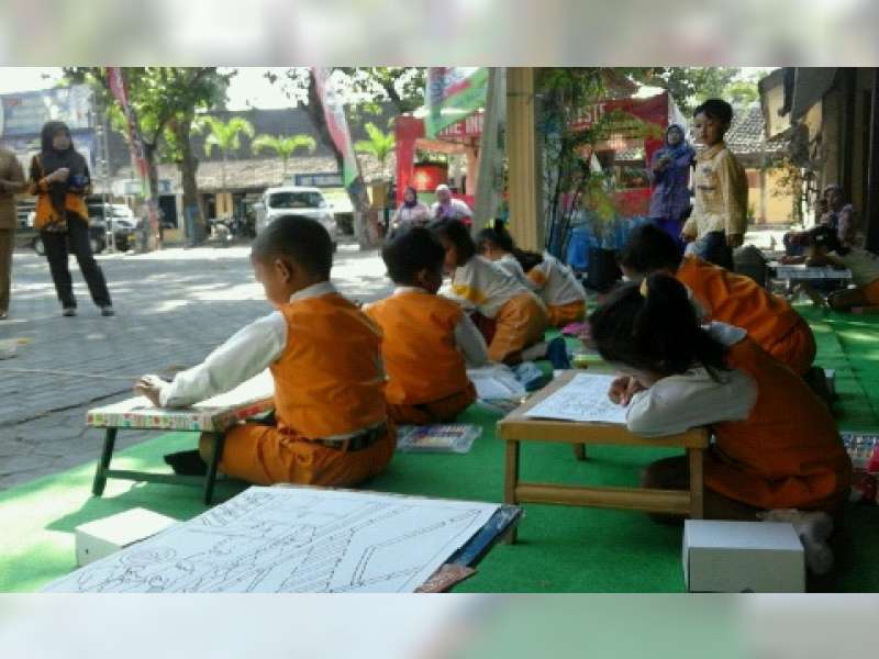Lomba Mewarnai Meriahkan HUT Polantas