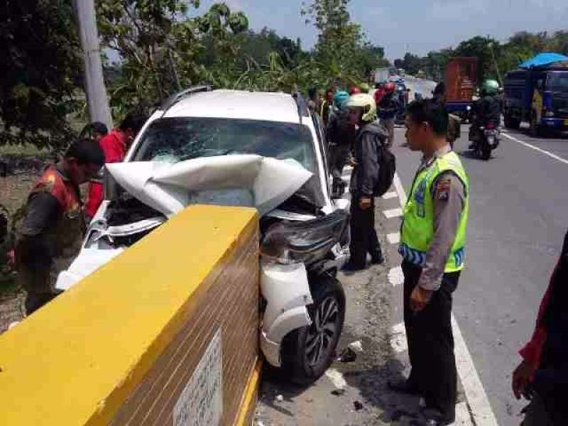 Tabrak Pembatas Jembatan, Tulang Rusuk Sopir Patah