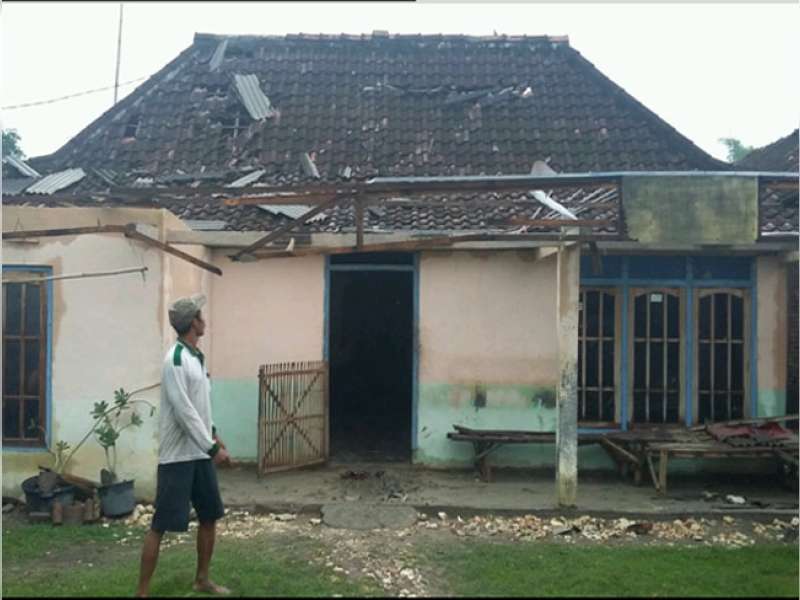 Angin Kencang Terjang 3 Desa di Sumberrejo, 2 Kandang Ayam Roboh dan Ratusan Rumah Rusak