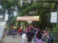 Masih Ada PKL yang Berjualan di Dalam Alun-Alun