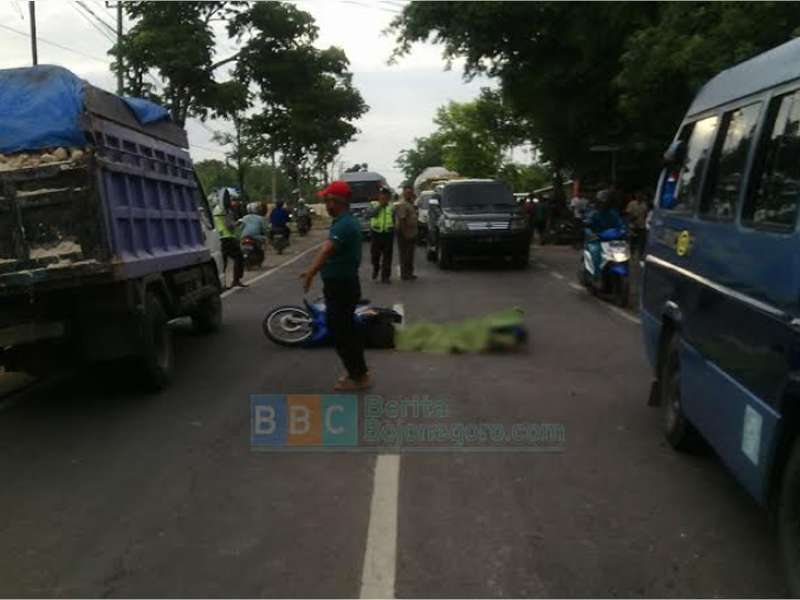 Terlindas Tronton, Pengendara Motor Tewas di Tempat
