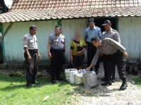 Polisi Kembali Sita Ratusan Liter Arak dan Toak