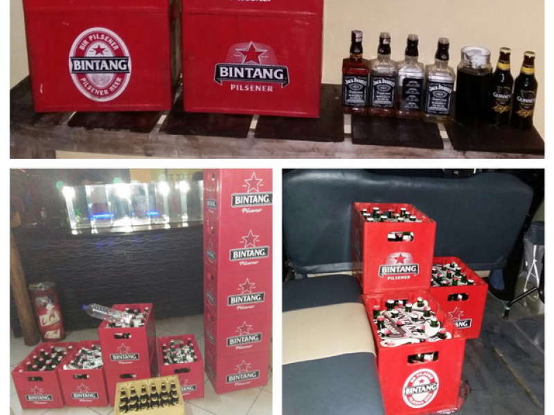 Dua Cafe Dirazia Polisi, Ratusan Botol Miras Disita
