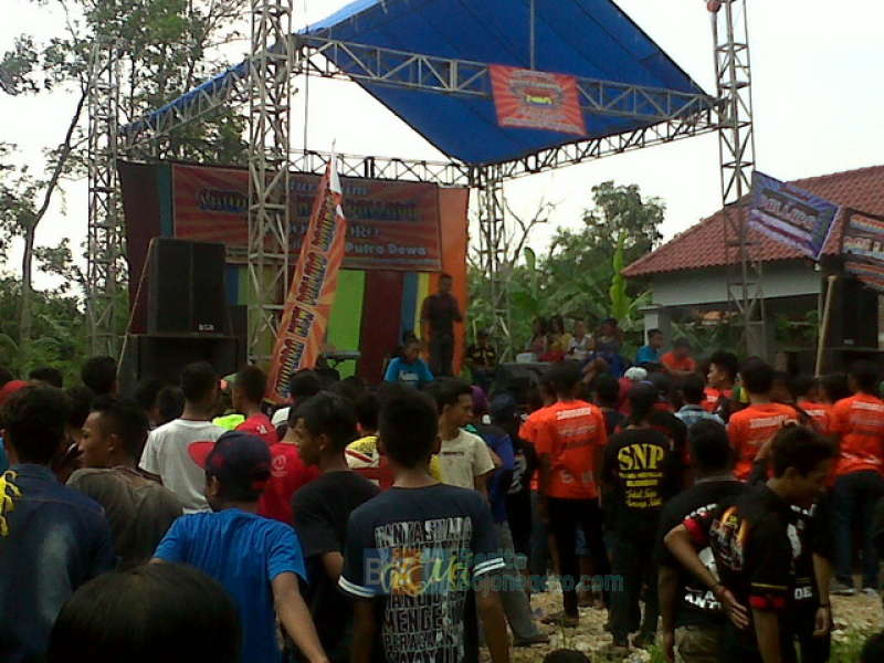 Hibur Warga Tanjungharjo dengan Alunan Orkes Dangdut