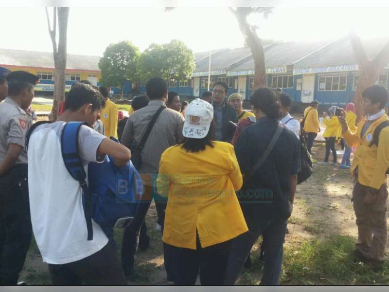 Merasa Biaya Terlalu Mahal, 30 Mahasiswa UT Tuban Datangi UT Bojonegoro untuk Perbandingan