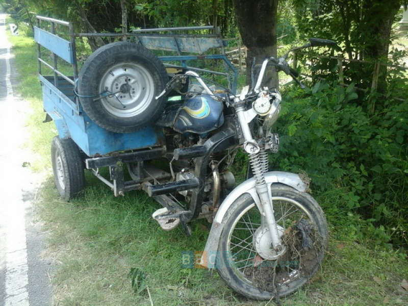 Tossa Sarat Penumpang Terbalik, Satu Orang Tewas