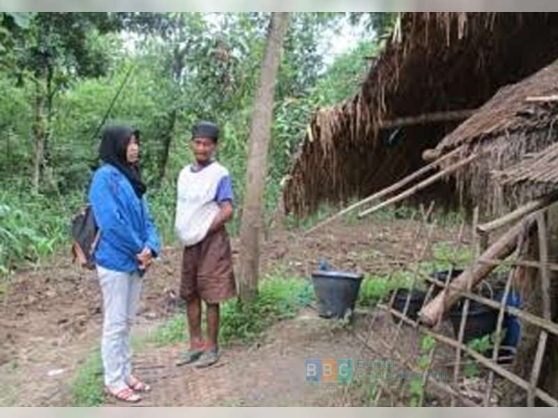   Lebih Memilih Tinggal di Gubuk Daripada Bersama Anak