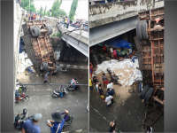 Sambungan Patah, Kereta Gandengan Truk Terguling di Jembatan Cincim Babat