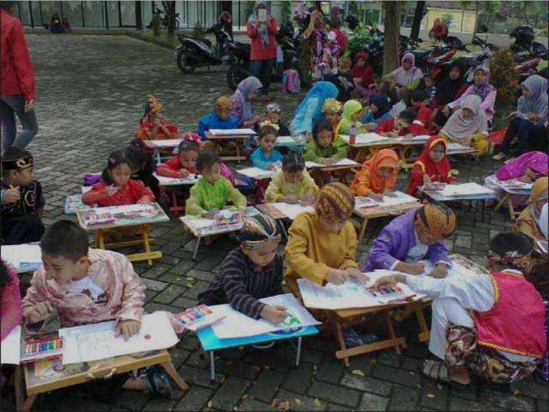 Peringati Hari Kartini dengan Pawai Ta'aruf dan Lomba Mewarnai