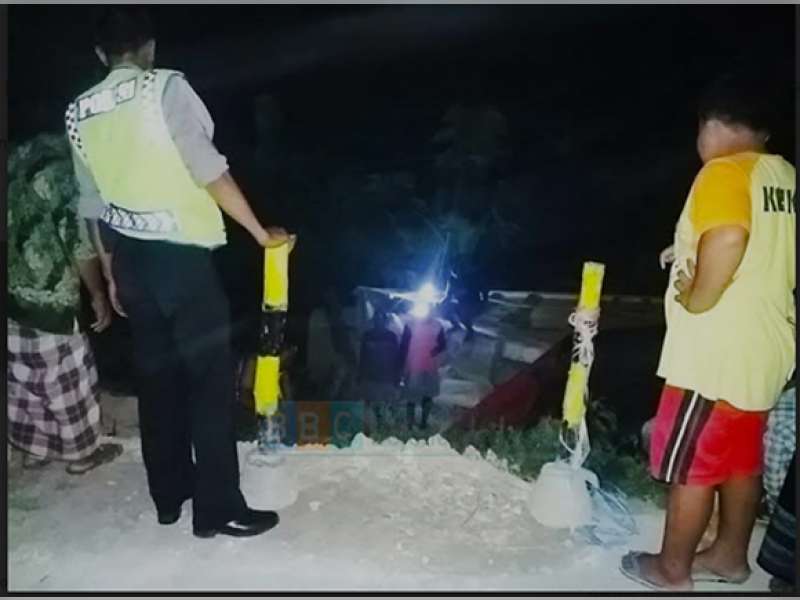 Truk Muat Katul Terperosok di Sungai Suren Purwosari