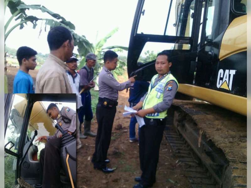 Ditinggal Berteduh, Monitor Eskavator Milik Dinas Pengairan Digondol Maling