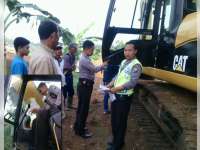 Ditinggal Berteduh, Monitor Eskavator Milik Dinas Pengairan Digondol Maling