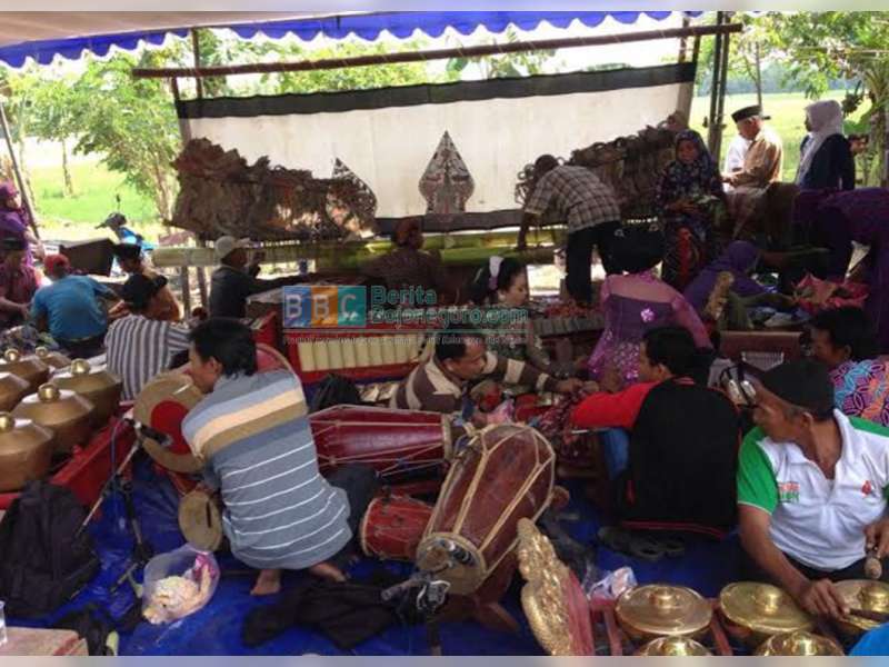 Sedekah Bumi, Desa Katur Kecamatan Gayam Adakan Pementasan Wayang Kulit