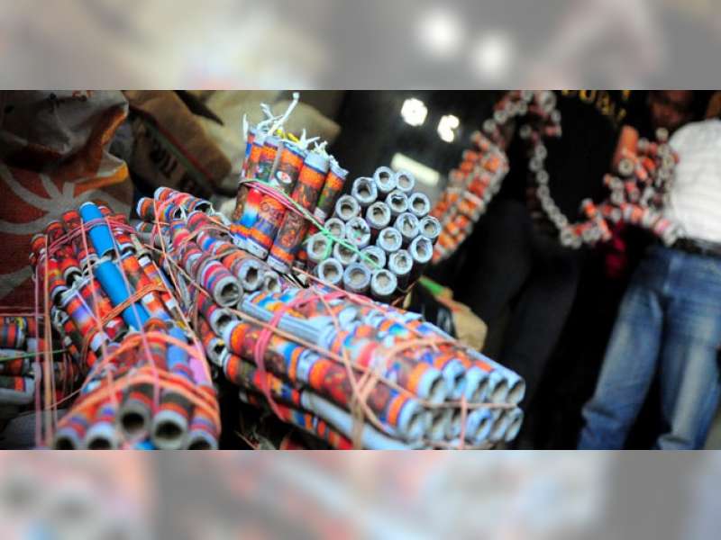 Polres Bojonegoro Amankan Dua Kardus Petasan dan Miras
