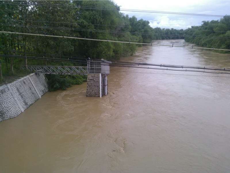 Warga Bantaran Sungai Bengawan Solo Diminta Waspada