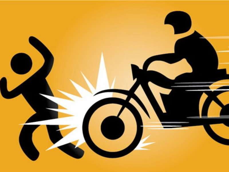 Tak Hati-Hati Menyeberang, Pria Pejalan Kaki Tertabrak Motor