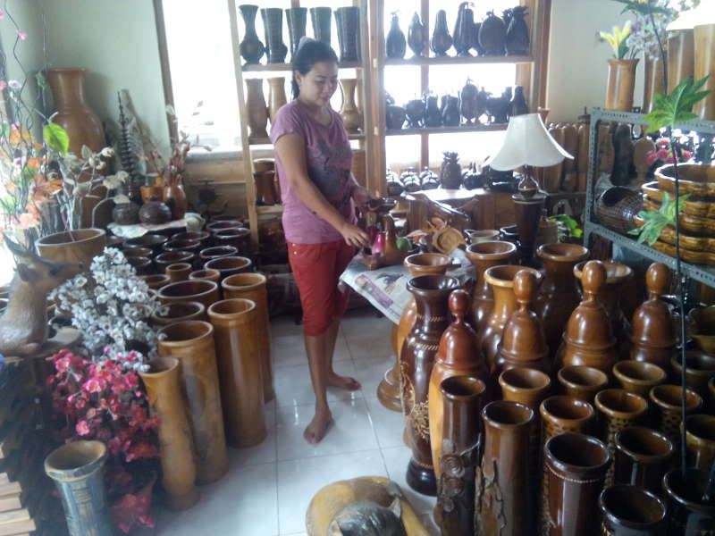 Perajin Souvenir Kayu Jati Batokan Kewalahan Layani Pesanan