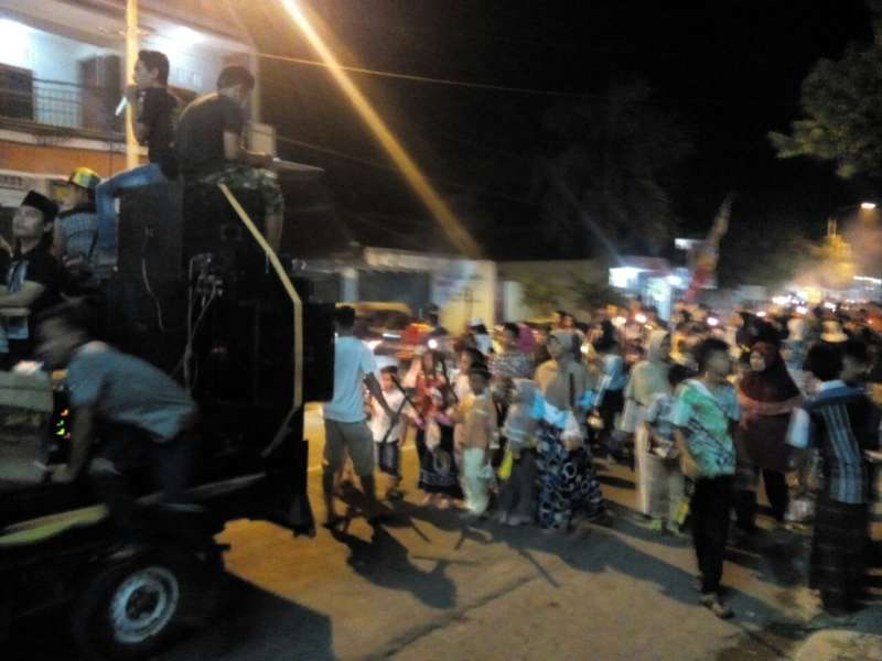 Rayakan Idul Fitri, Warga Takbiran Keliling Kampung
