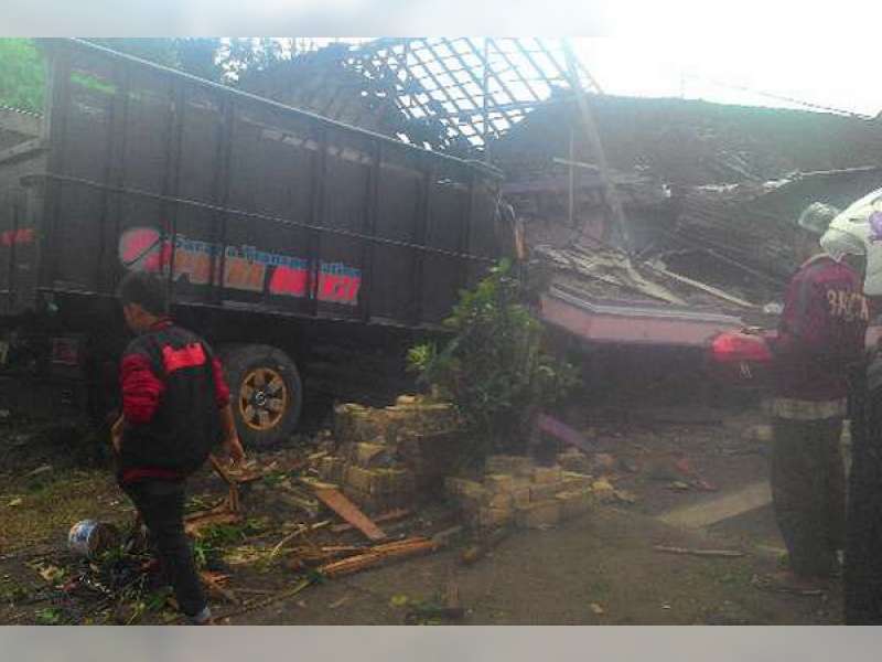 Proses Evakuasi Sopir Truk Butuh Waktu 30 Menit