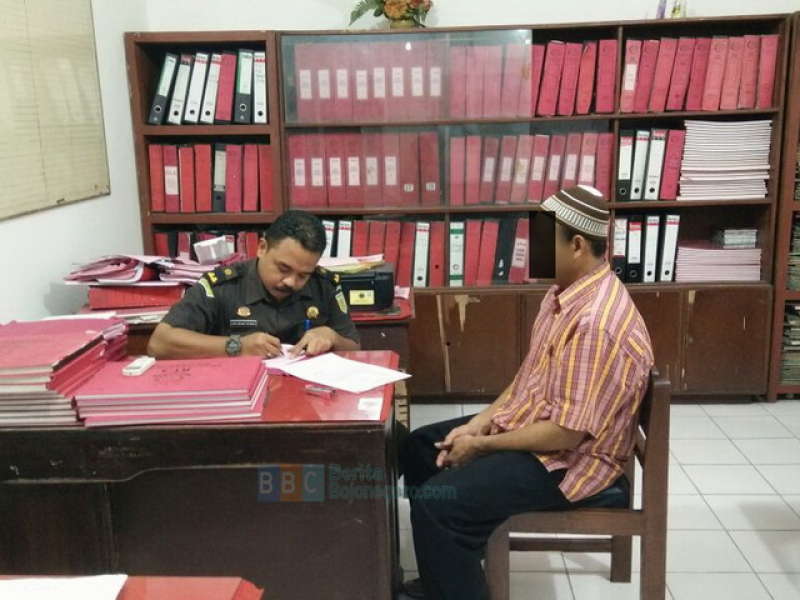 Polsek Kedewan Limpahkan Tersangka dan Barang Bukti Pencurian Accu ke Kejari