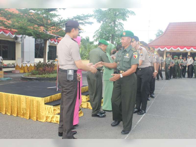 Apel Bulanan Tanggal 17, Polri-TNI Halal Bihalal Bersama CJS