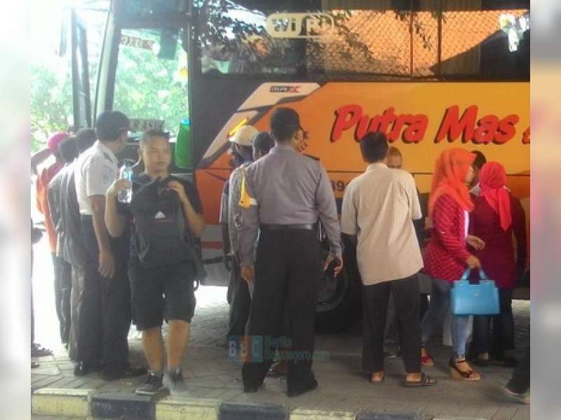 Lonjakan Penumpang Terjadi di Terminal Rajekwesi Bojonegoro