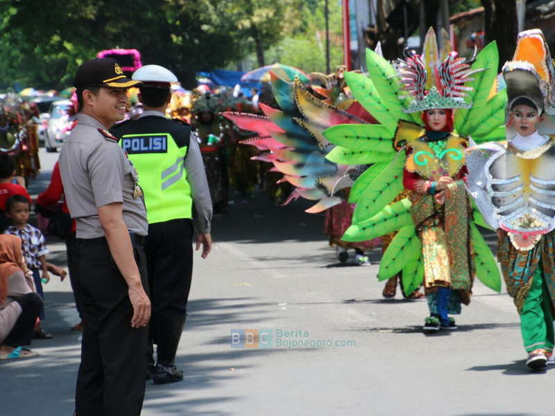 Kapolres Turun Langsung dalam Pengamanan Pawai Budaya Tingkat SD-SMP