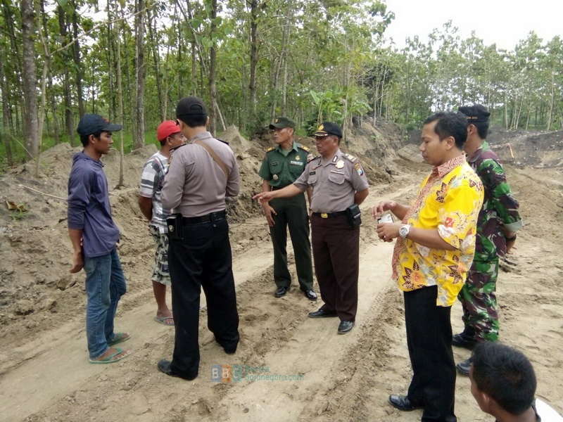 Kapolsek Kasiman Sidak Penambangan Pasir Darat Ilegal Milik Warga Tuban