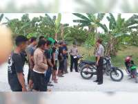 Kapolsek Ngasem Mediasi Massa yang Blokade Jalur J-TB