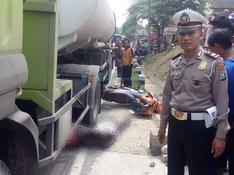 Seorang Pengendara Motor Tewas Terlindas Truk di Baureno