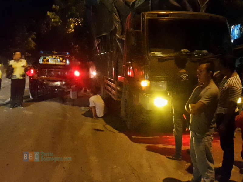 Kencangkan Tali Terpal, Kernet asal Jember Tewas Tertabrak Truk