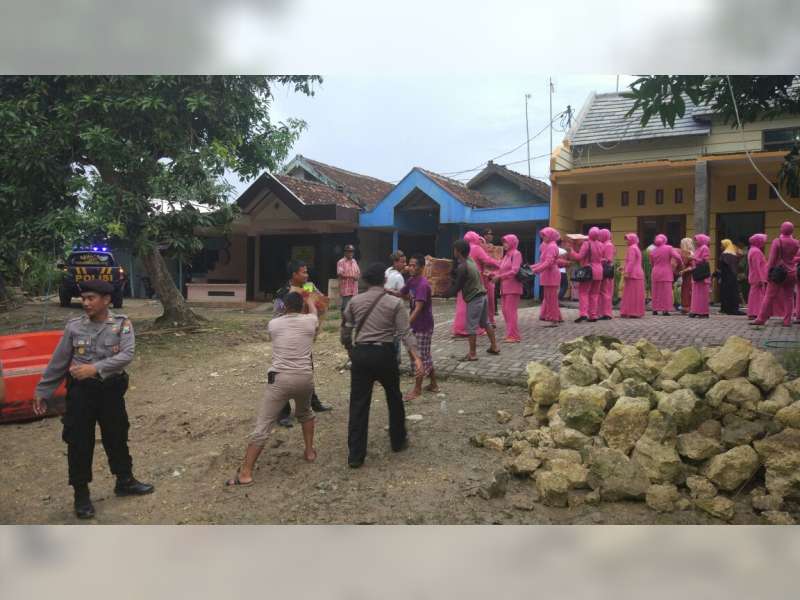Peduli Korban Banjir, Bhayangkari Polres Bojonegoro Gelar Baksos di Baureno