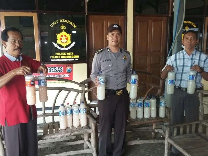 Operasi Jelang Natal dan Tahun Baru, Polsek Kota Sita Puluhan Liter Toak