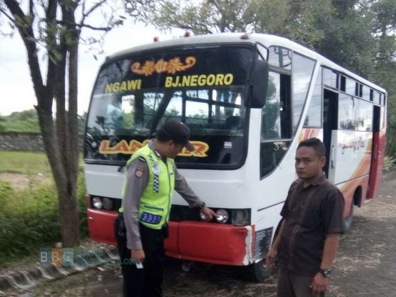 Sepeda Motor Tabrak Bus di Kalitidu, Pengendara Luka Berat
