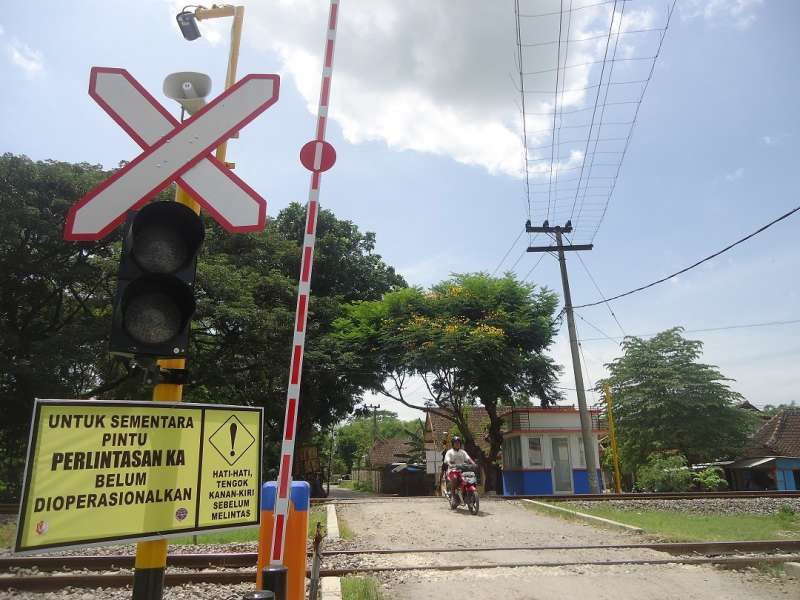 62 Jalan Lintasan Rel di Bojonegoro Tak Punya Palang Pintu