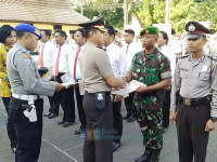 12 Polisi dan 1 Anggota Koramil Terima Reward dari Kapolres