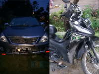 Tak Hati-Hati Potong Jalan, Motor Revo Ditabrak Kijang Innova di Padangan