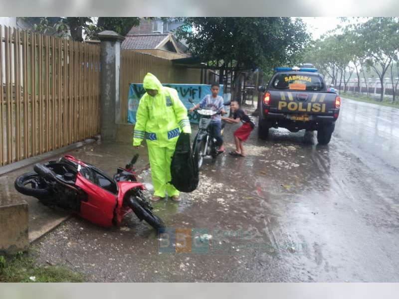 Kurang Waspada, MPU Hantam Pengendara Sepeda Motor Mio