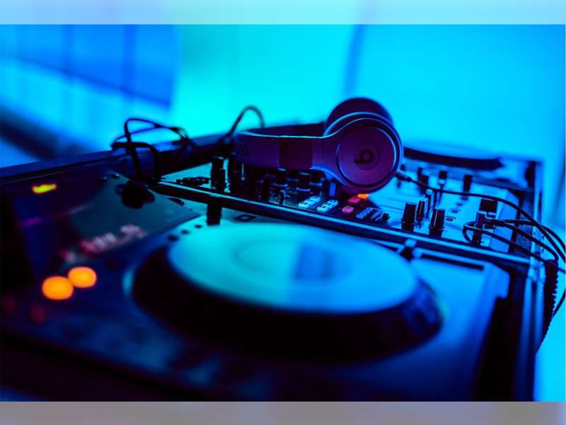 Musik EDM yang Populer di Kalangan Anak Muda