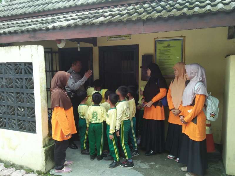 Kenalkan Tertib Lalu Lintas Sejak Dini, TK ABA 3 Pekuwon Kunjungi Polsek Sumberrejo