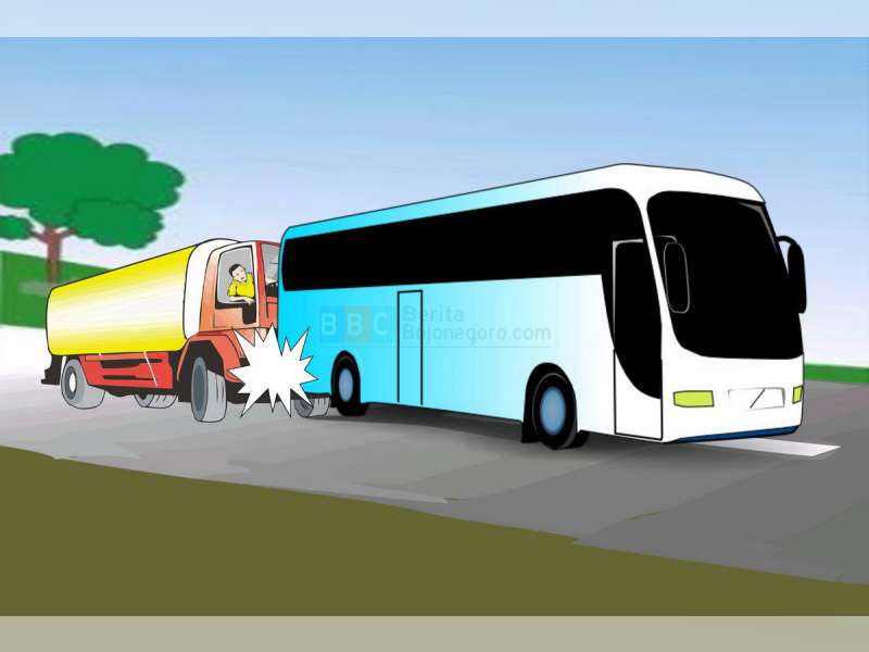 Diduga Sopir Mengantuk, di Balen Truk Tangki Seruduk Bus Dari Belakang