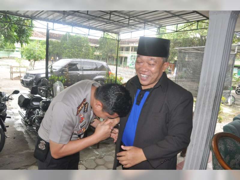 Klarifikasi Informasi Negatif Polri Terhadap Pesantren, Kapolres Bojonegoro Kunjungi Gus Huda