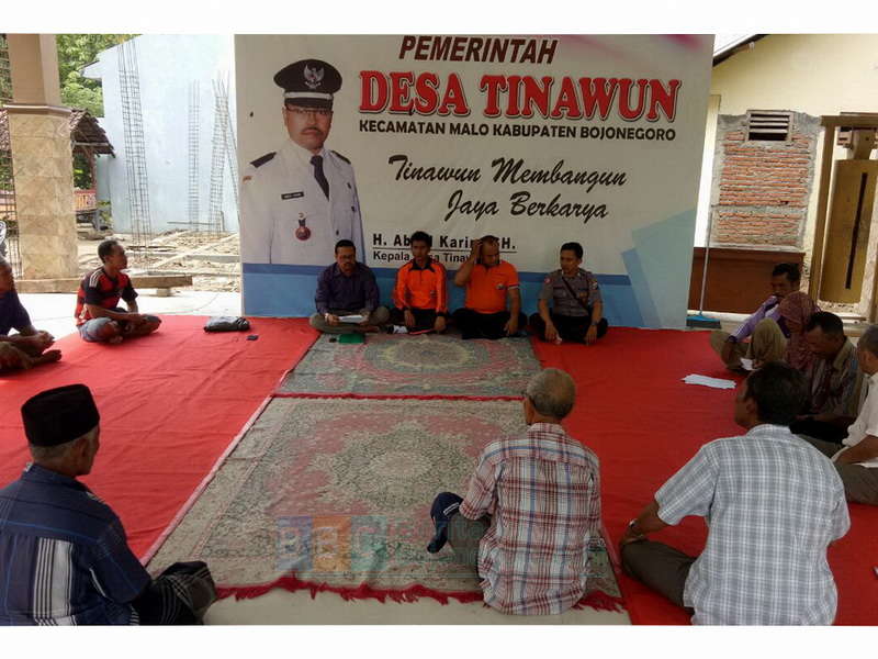 Polisi Mediasi Dua Kakek Bersaudara Yang Cekcok Gara-Gara Sebatang Pohon Jati