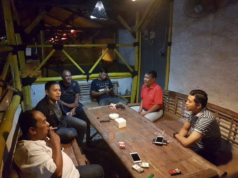 Kapolres Ajak Jagongan Ketua Yayasan Suyitno di Cafe