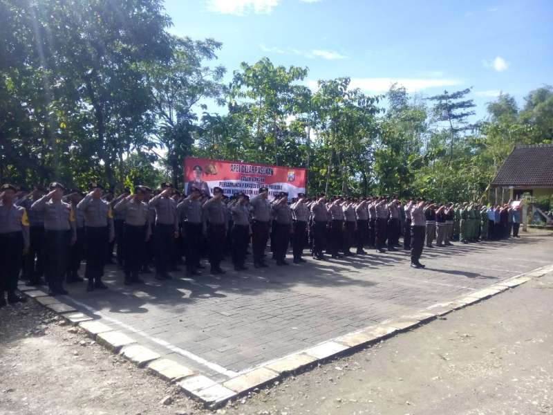Kapolres Pimpin Apel Pasukan di Halaman SDN Megale Kedungadem
