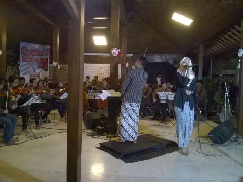 Asyiknya Menyaksikan Pertunjukan Musik Orkestra
