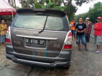 Innova Hantam Grand Max di Margomulyo, 2 Orang Terluka