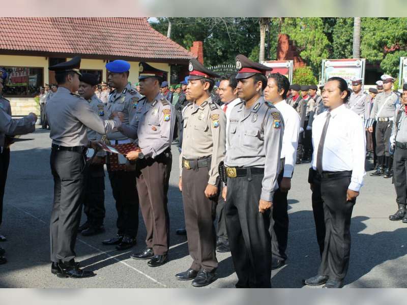 Ungkap Kasus Narkoba, 13 Anggota Polres Bojonegoro Terima Penghargaan