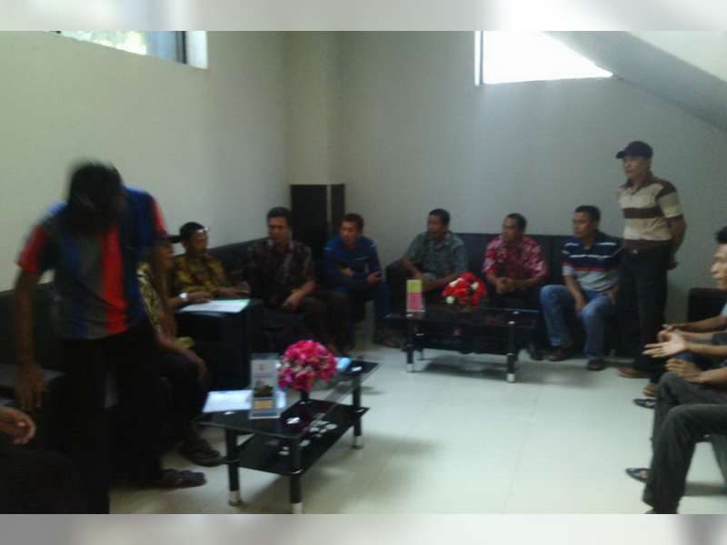 Puluhan Warga Datangi Kantor Dinas Perijinan Tuntut Ijin Pasar Ngampel Segera Dikeluarkan